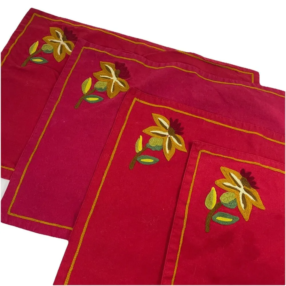 WiLLIIAMS SONOMA Dark Red Placemats 20X14 Embroidered Cotton Set of 4 Pre-Owned
